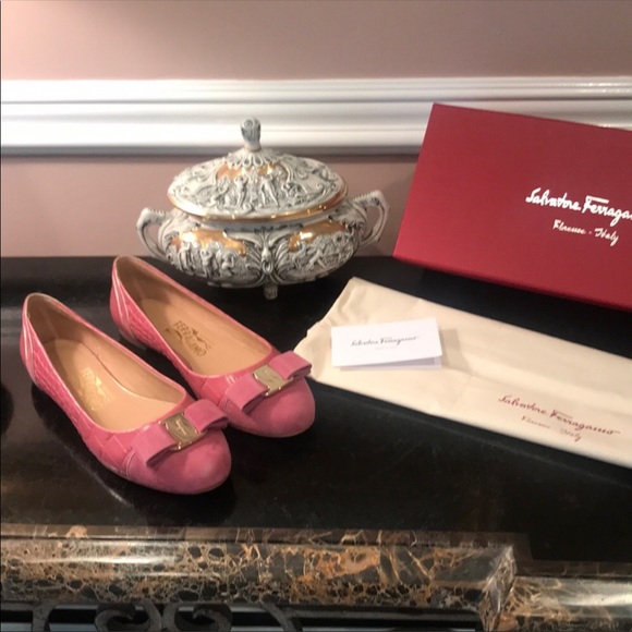 Salvatore Ferragamo Varina pink suede croc 7.5 D - Picture 6 of 6